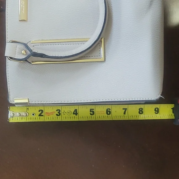 |ALDO| Women Shoulder Bag| Color Taupe with gold| - Picture 9 of 9